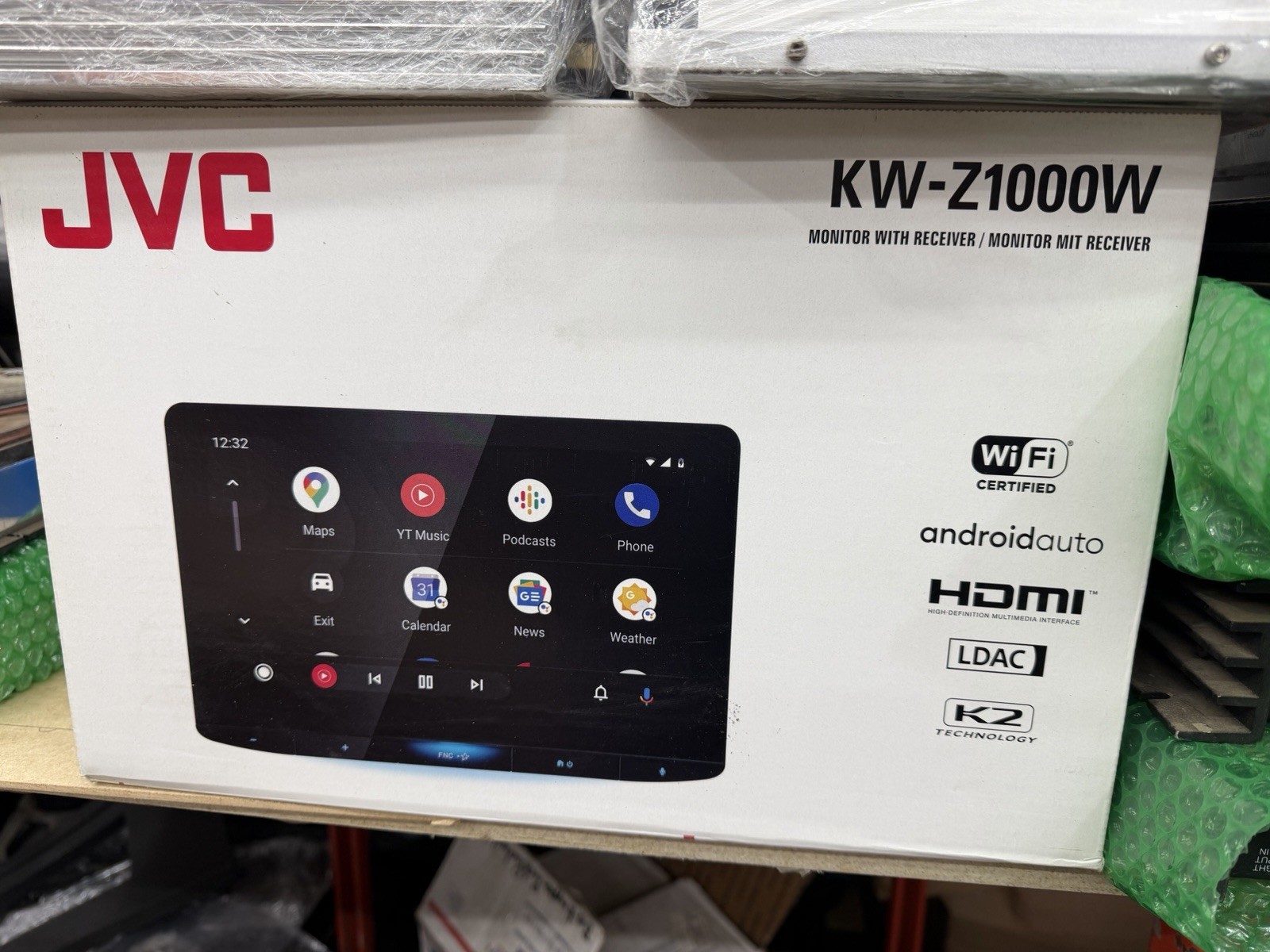 JVC KW-Z1000W / Floating Radio Digital Media Receiver featuring 10.1″ HD Screen