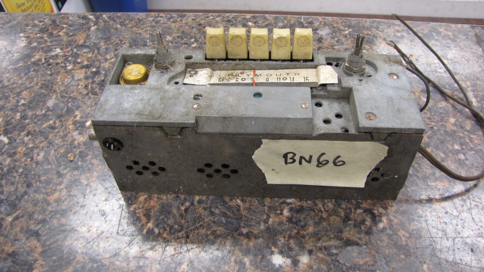 Vintage 1960-1961 Mopar 109 Car Radio – BN66