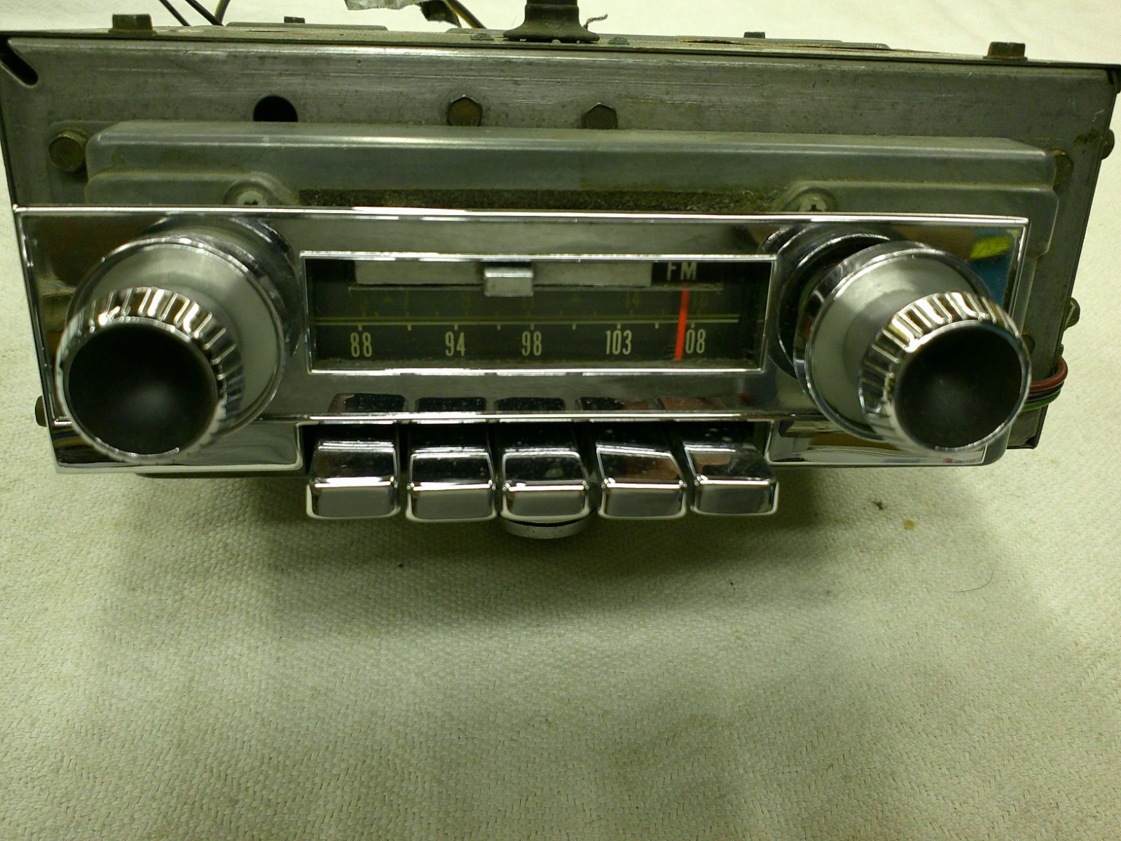 1964 NEW YORKER AM FM RADIO OEM USED CHRYSLER