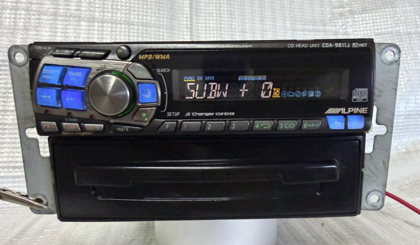 ALPINE CDA-9811J CD HEAD UNIT CD/CD-R/CD-RW MP3 WMA AM FM 1DIN 50W x4 DC12V