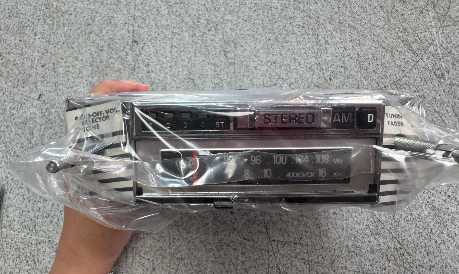 AUDIOVOX VINTAGE IN-DASH CAR STEREO SYSTEM AM/FM BRAND NEW