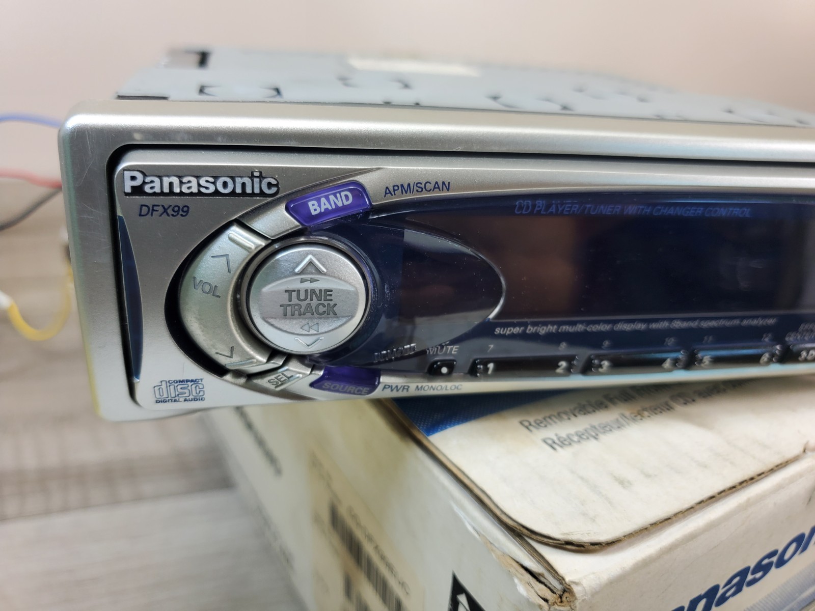 Panasonic CQ DFX-99EUC 5volts car cd player eq spectrum analyzer radio