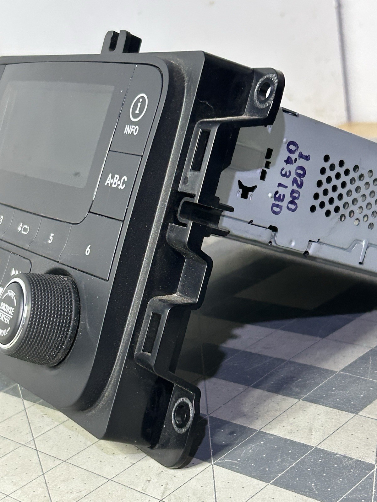 2013-14 Dodge Ram 1500 2500 Cummins Satellite Am/fm radio OEM P68137113AE