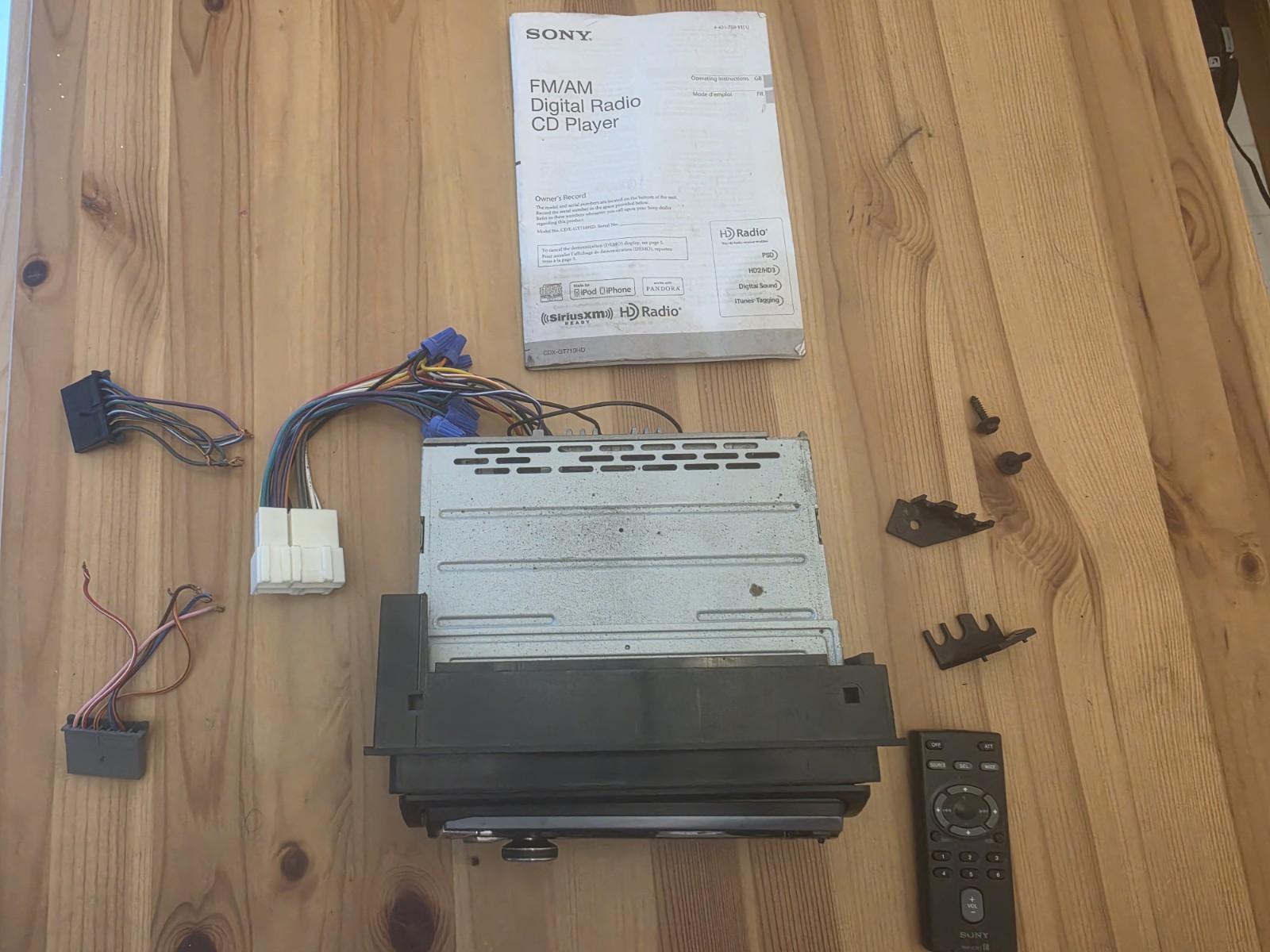 Sony CDX-GT660UP car CD/mp3/USB head unit With Manuel, Not Checked