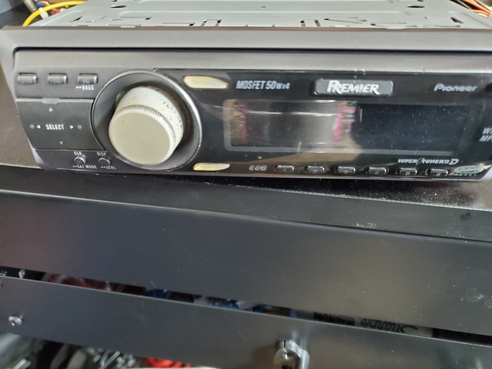 Pioneer Premier DEH-P480MP Old School Single Din Car Stereo (CD PLAYER)