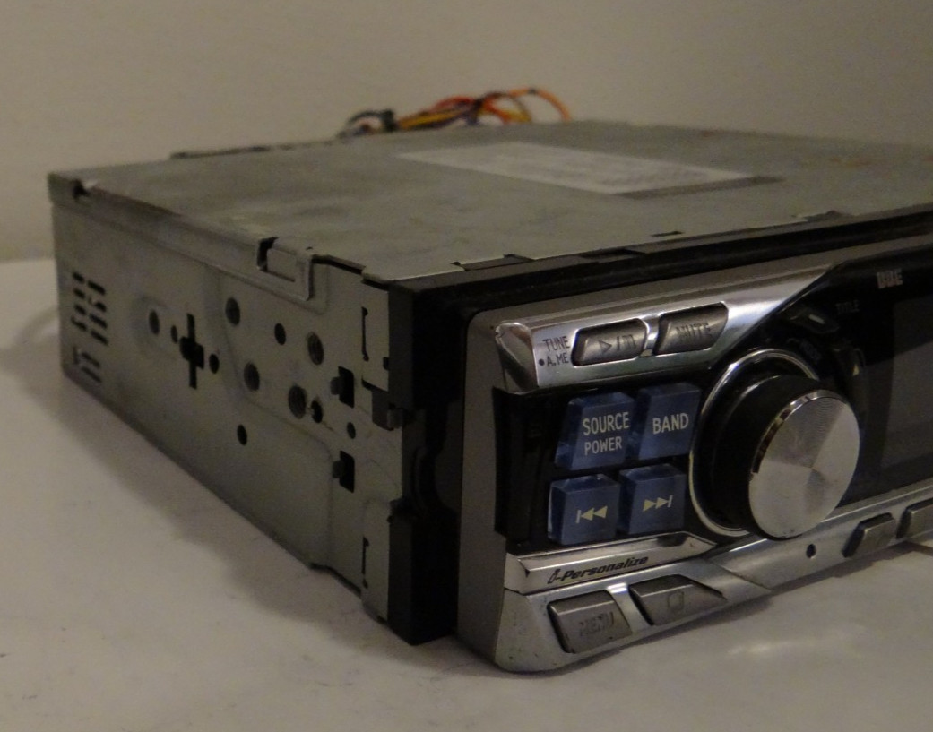 Alpine CDA-9851 MP3/WMA/CD InDash Receiver 50Wx4 iPod Expandable XM SIRIUS Ready