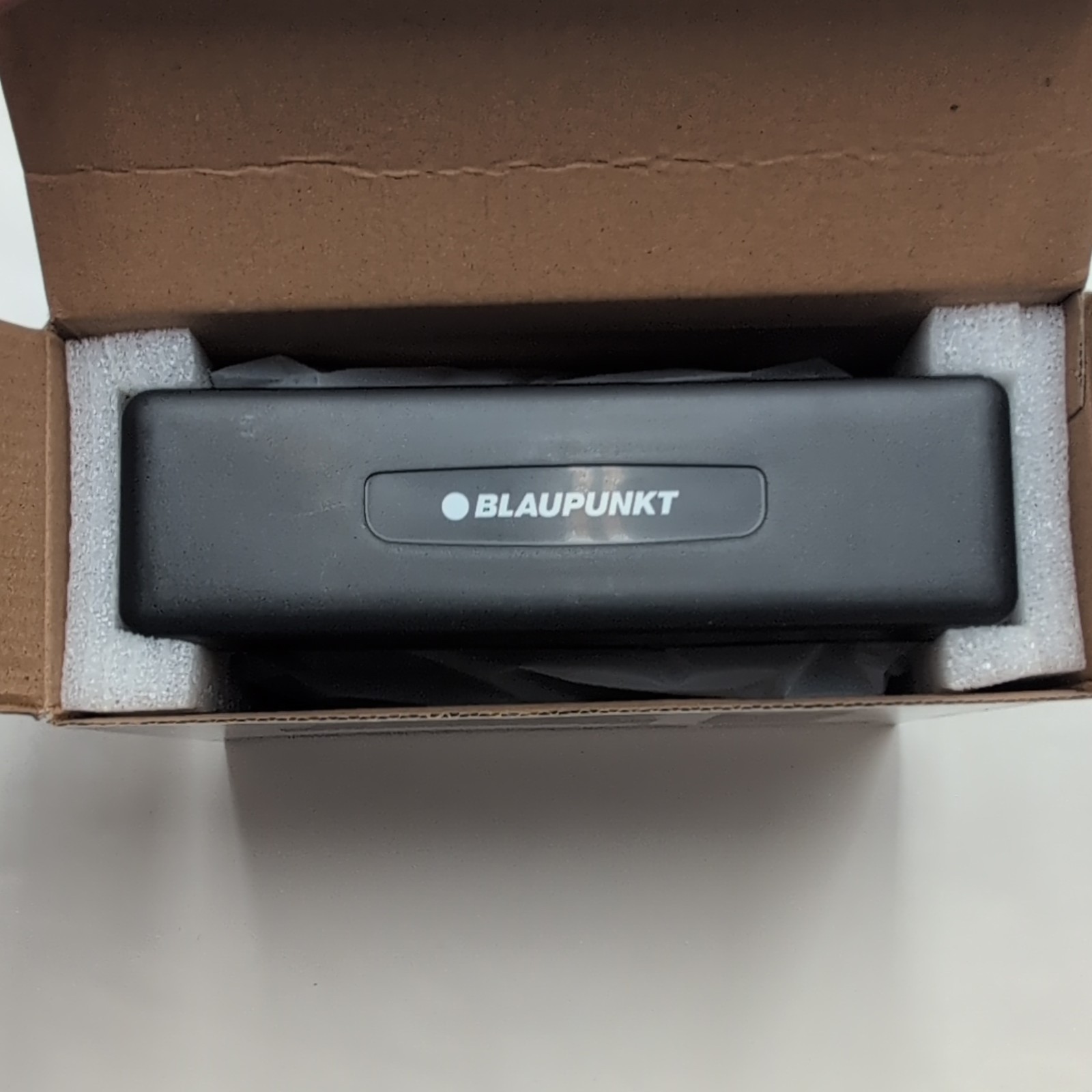 Blaupunkt New Jersey NJ8820 1/2 DIN MP3/FM Receiver USB AUX Remote Detach