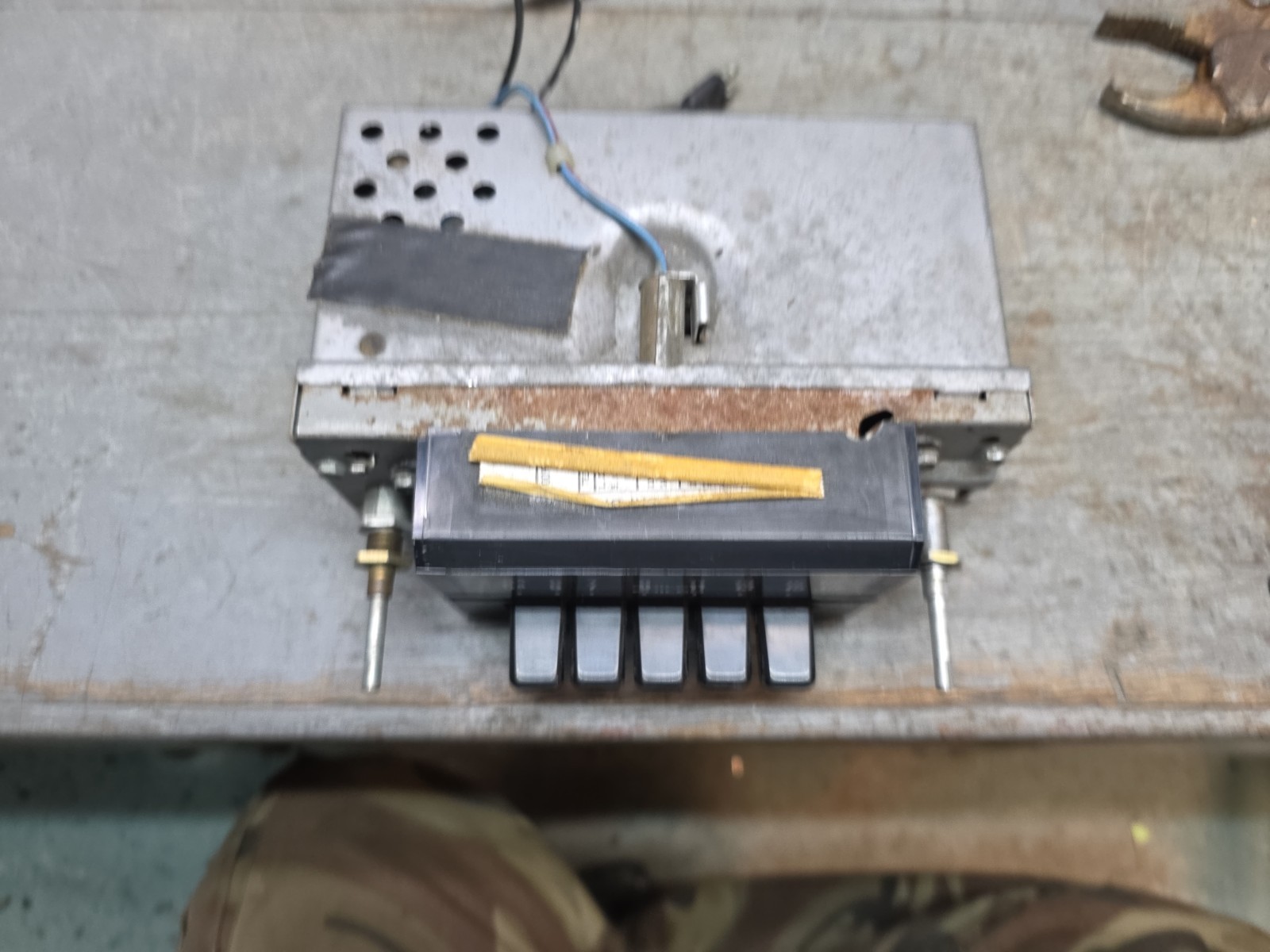 Ford AM Car Radio 12V NEG GND Philco D30A-18806