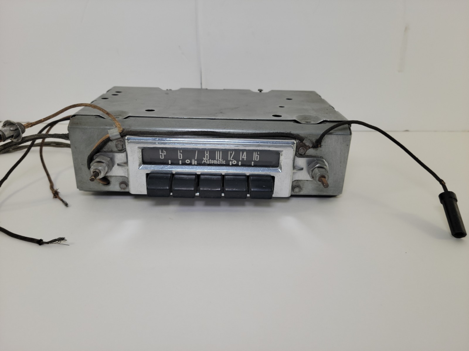1950s 1960s Classic Car Radio Chevy Bel Air Ford Fairlane Automatic 12 Volts OEM