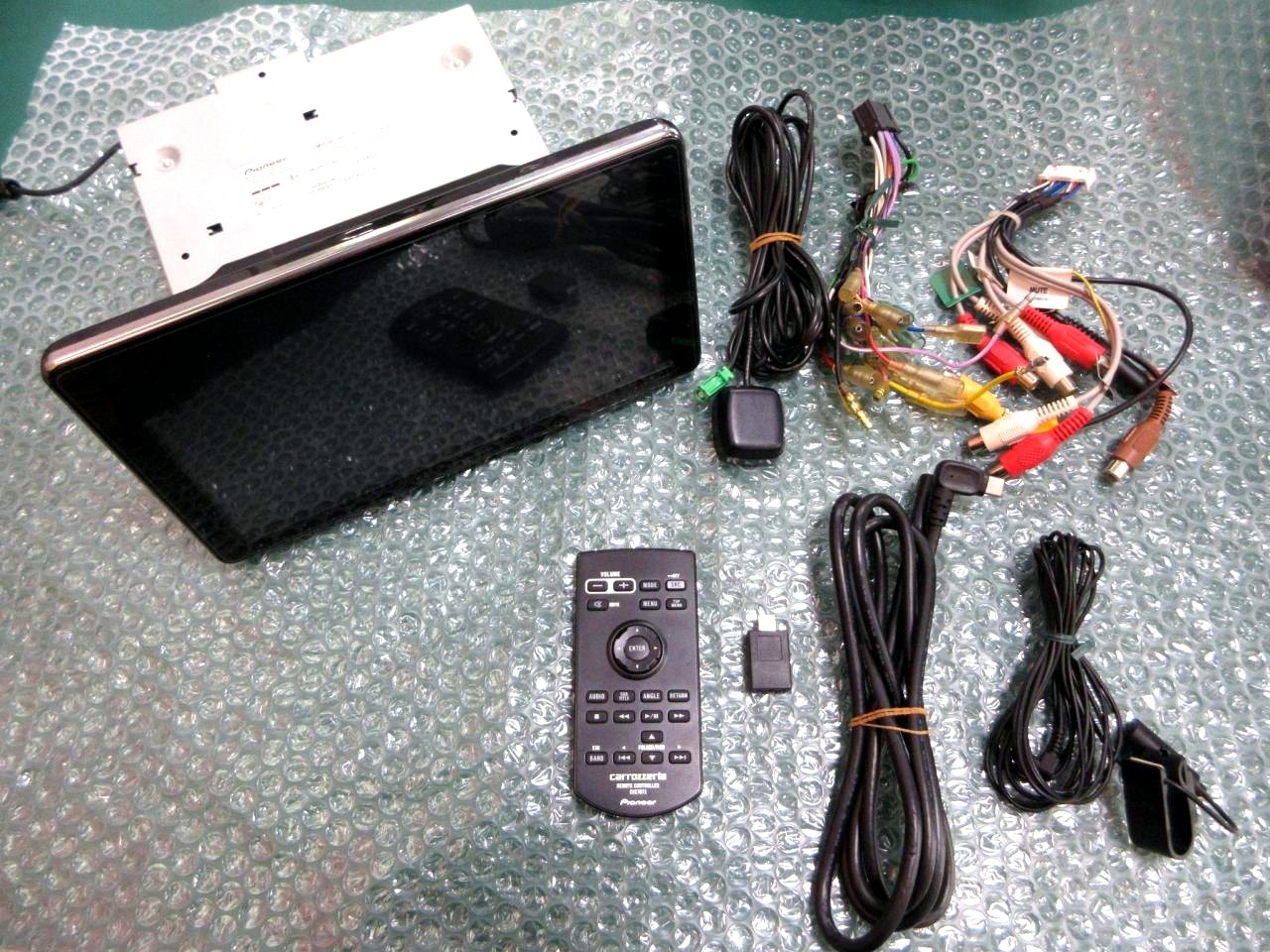 Pioneer carrozzeria DMH-SF700 Car Stereo Receiver Tested Working USB w/ Remote,