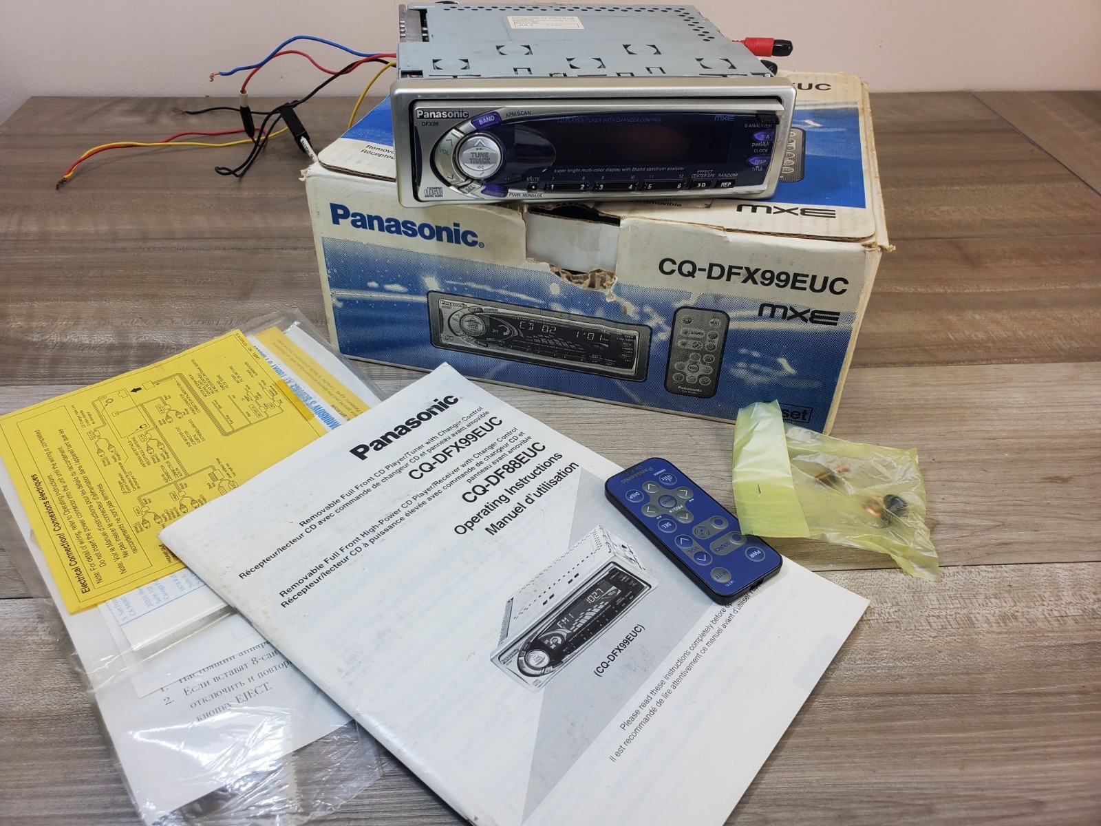 Panasonic CQ DFX-99EUC 5volts car cd player eq spectrum analyzer radio