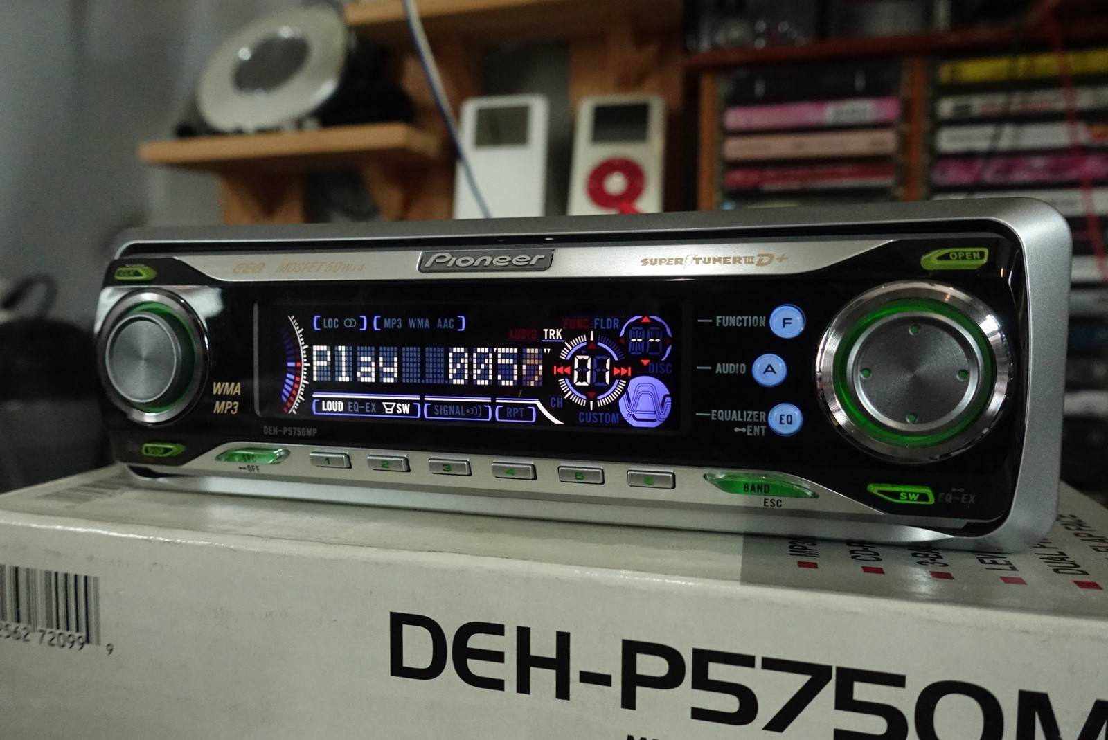 Pioneer DEH-P5750MP. CD/Fm/Aux. New With Open Box.