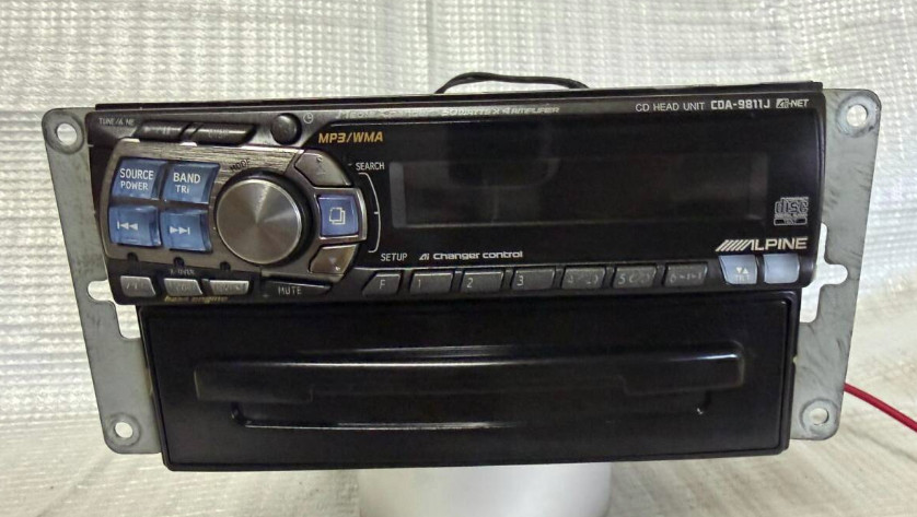 ALPINE CDA-9811J CD HEAD UNIT CD/CD-R/CD-RW MP3 WMA AM FM 1DIN 50W x4 DC12V