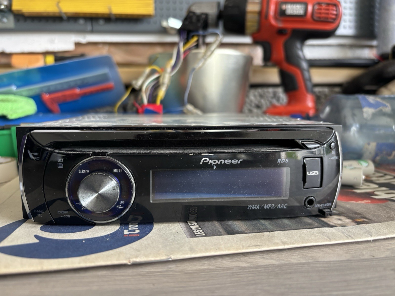 Old School Pioneer Defaceable CD Player Radio With USB Working Deh-p5100ub