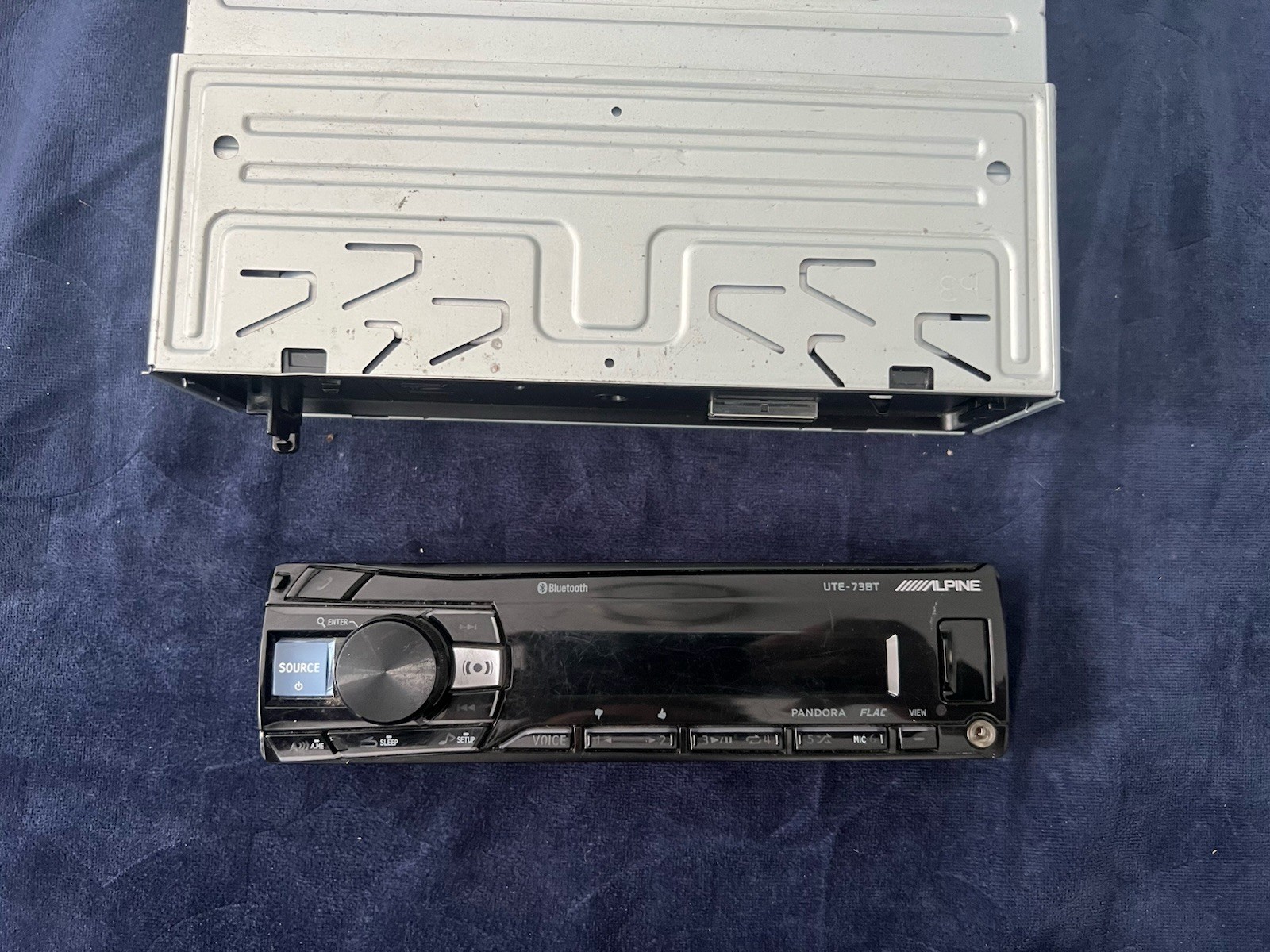 ⭐️Pre-Owned,TESTED⭐️ Alpine BT|USB|AM/FM -(UTE-73BT)