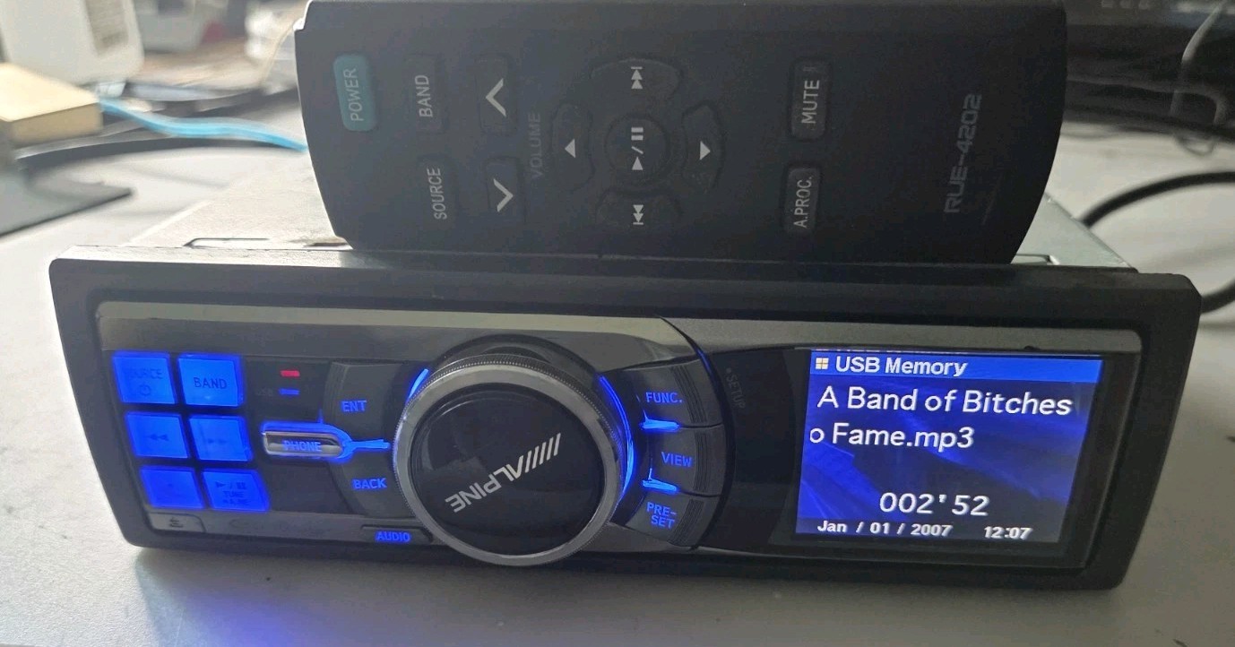 Alpine iDA-X001 Stereo 18 Watts RMS USB Aux NO BLUETOOTH With Remote