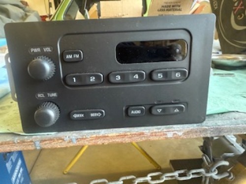 2001 – 2006 Chevrolet Silverado WT factory radio
