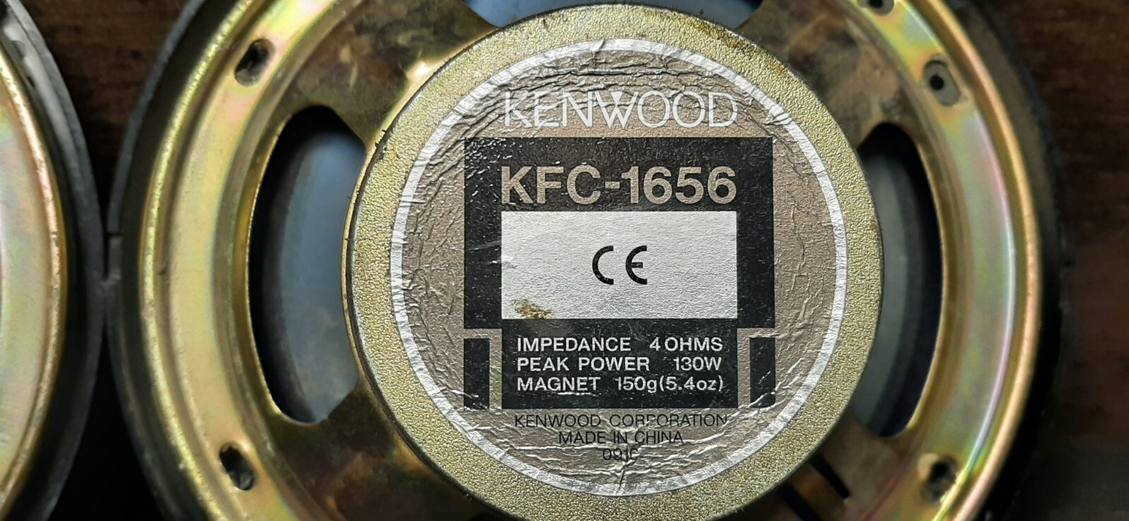 Vintage cassette receiver Kenwood KRC – 277 and two speakers Kenwood KFC – 1656
