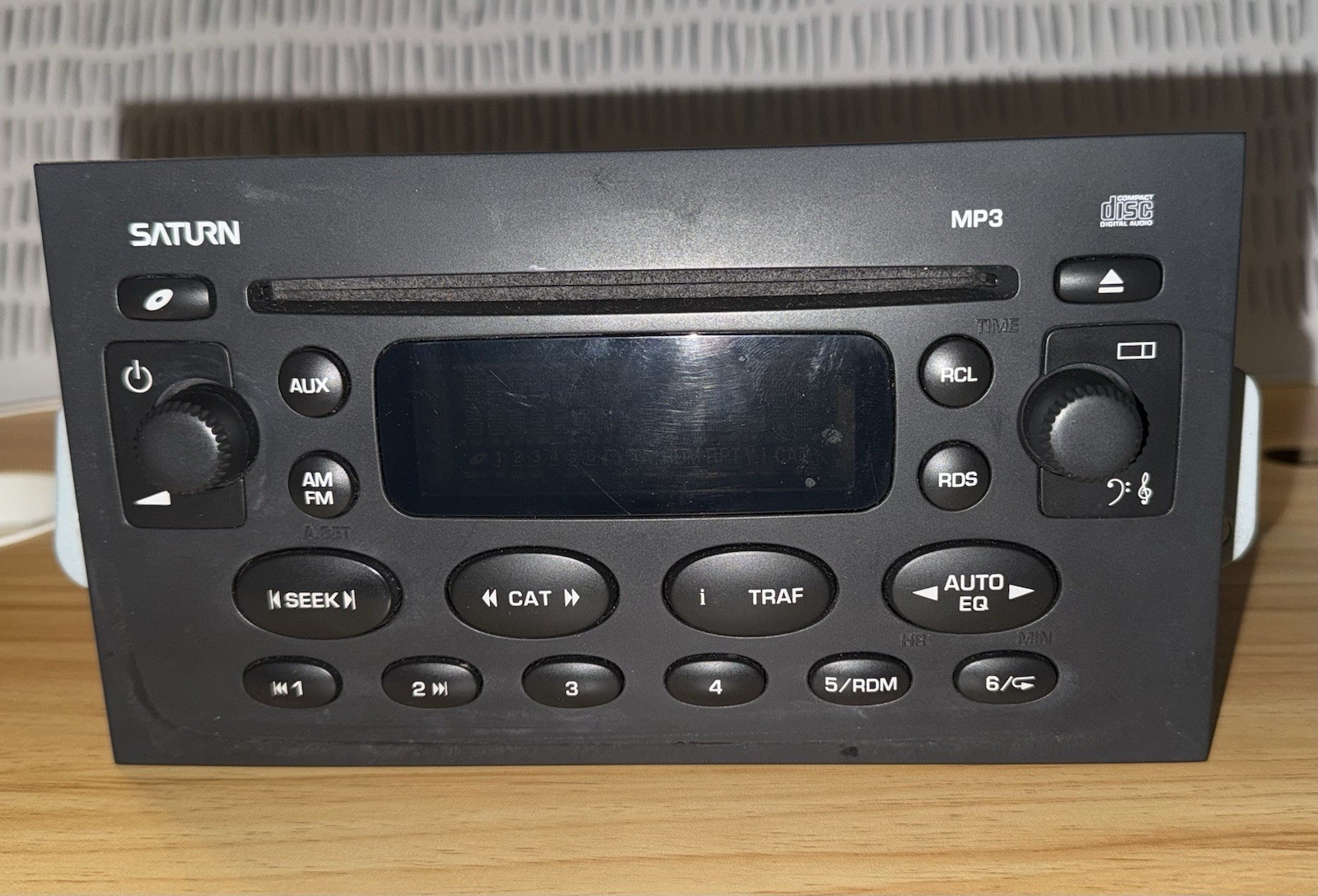 Saturn Car Radio Model 21994366 CD Player / MP3 Car Stereo Untested