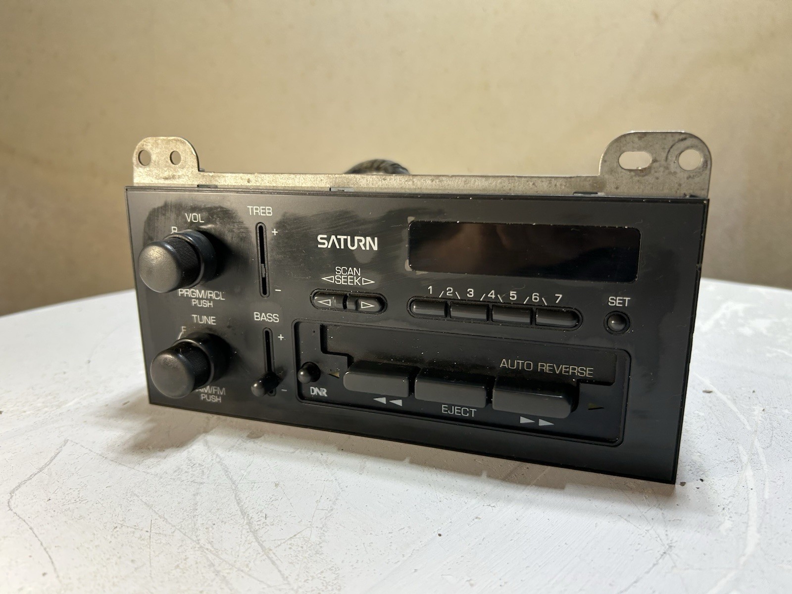 GM DELCO SATURN OEM In-Dash AM/FM Radio Cassette Player # 21021520 VTG