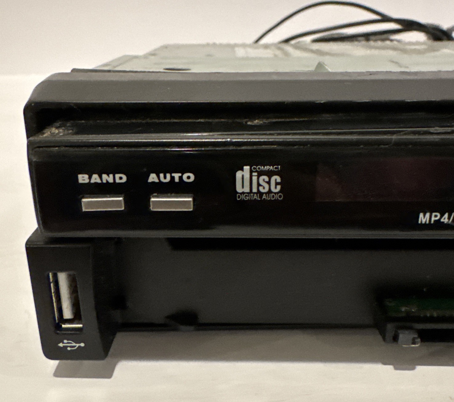Tview D7905B-D In Car Dash 7′ Multimedia Player MP4/VCD/MP3/Radio Untested