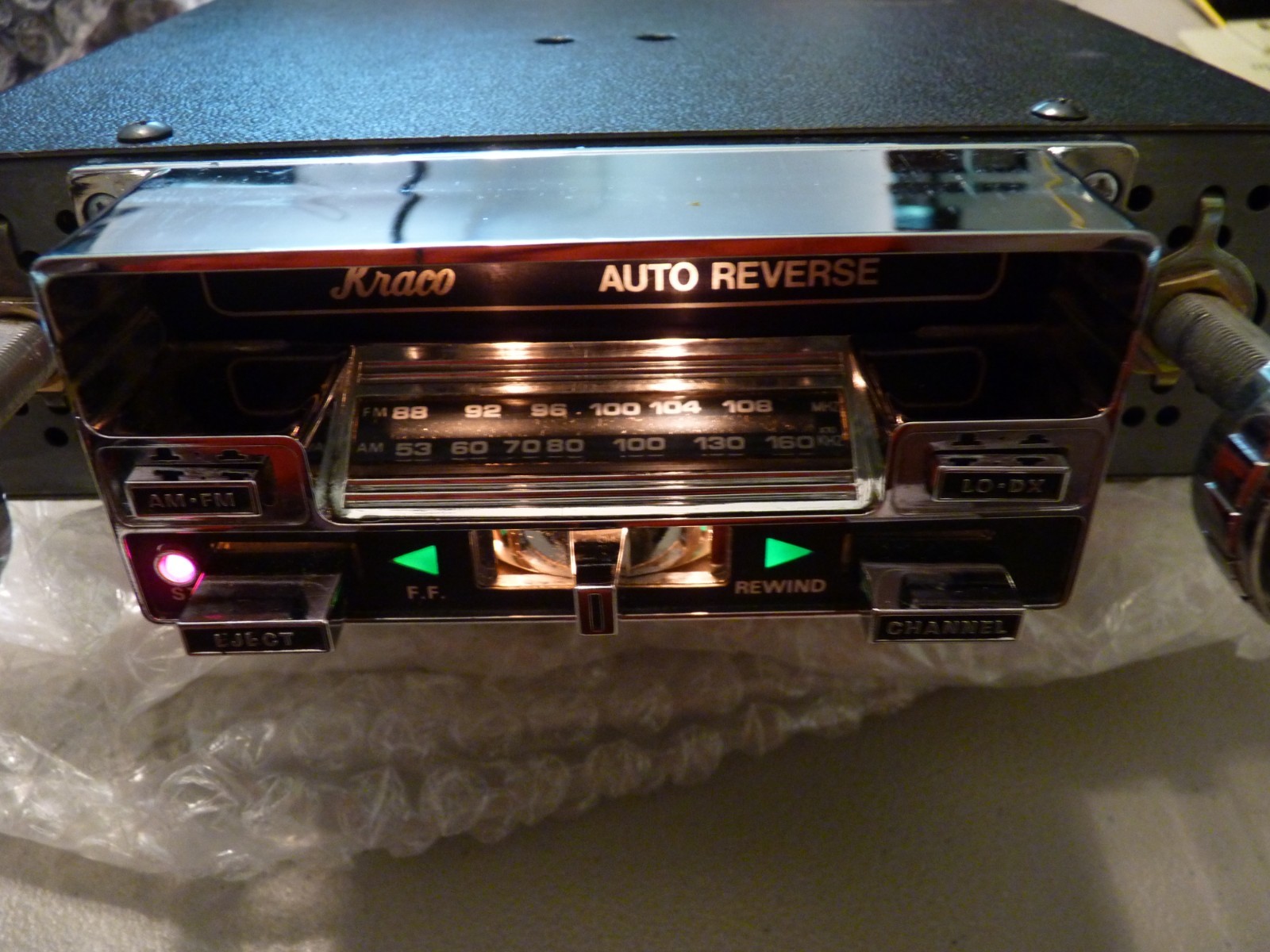 Kraco KID-588 Vintage Car Stereo AM/FM Cassette