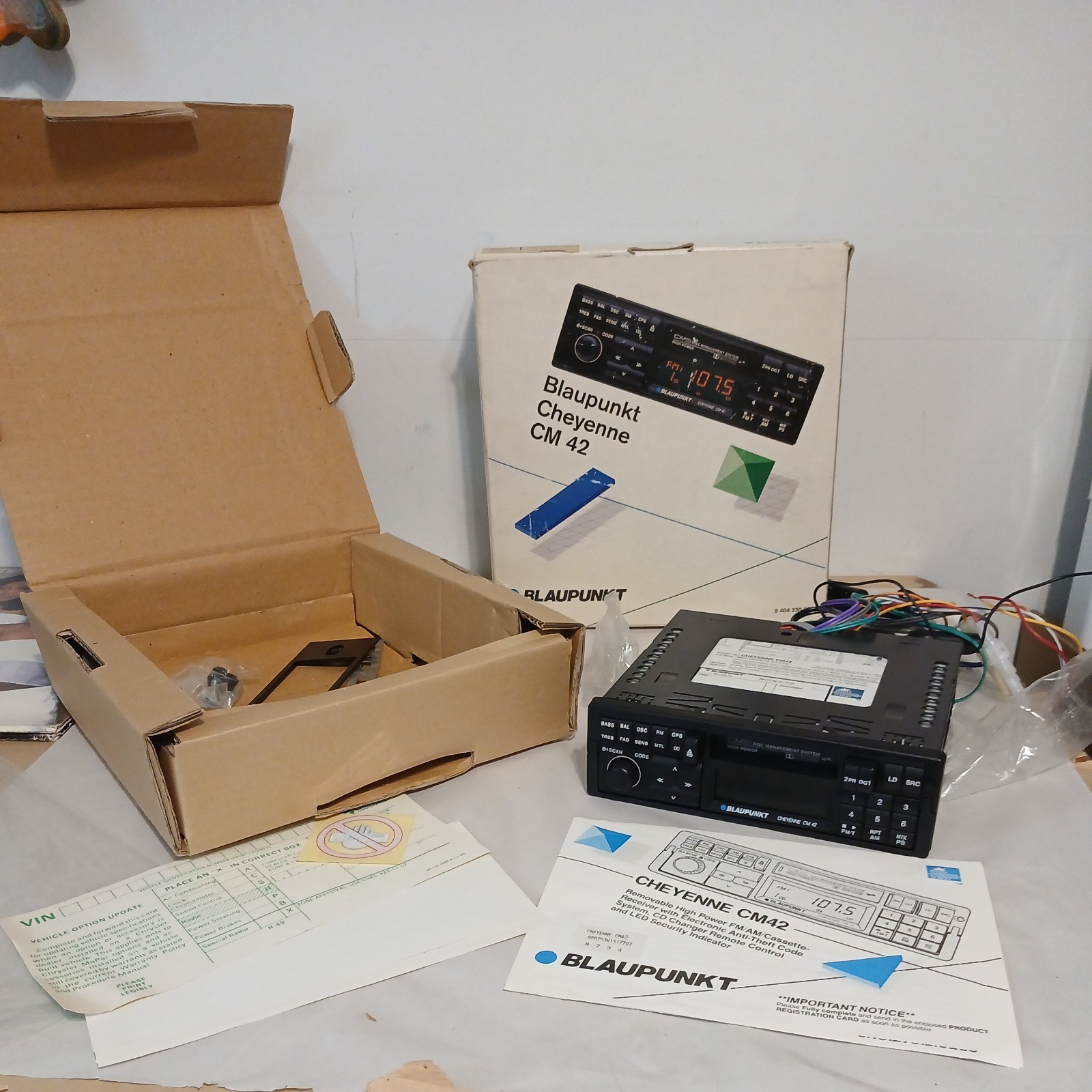 Blaupunkt Cheyenne CM 42 AM FM CASSETTE CAR STERO RADIO NEW IN BOX!