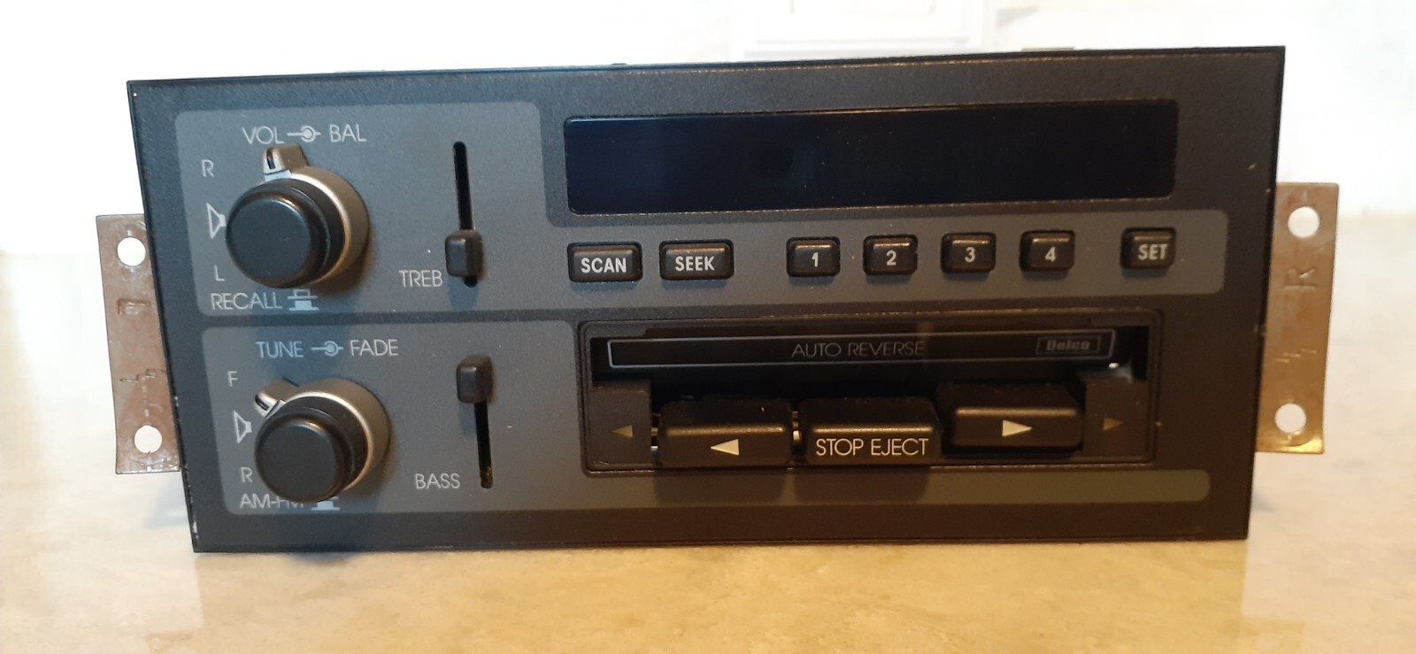 DELCO RADIO Model# 1612993 V1NTAGE AM/FM Radio/Casset Player Car/Truck UNTESTED