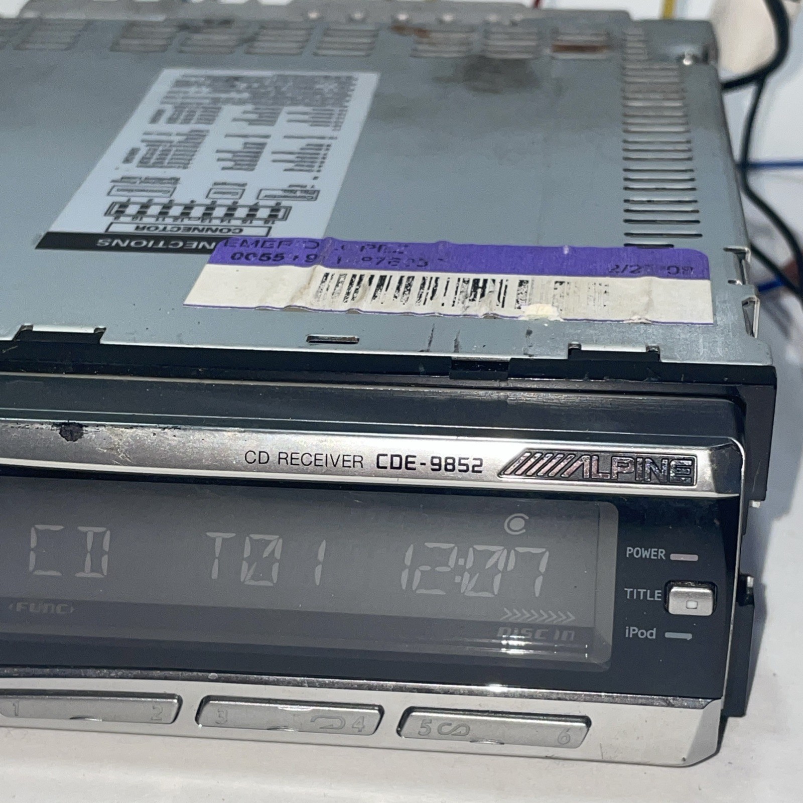 Alpine CDE 9852 CD Player In Dash Receiver Radio CD Player Turns On Untested