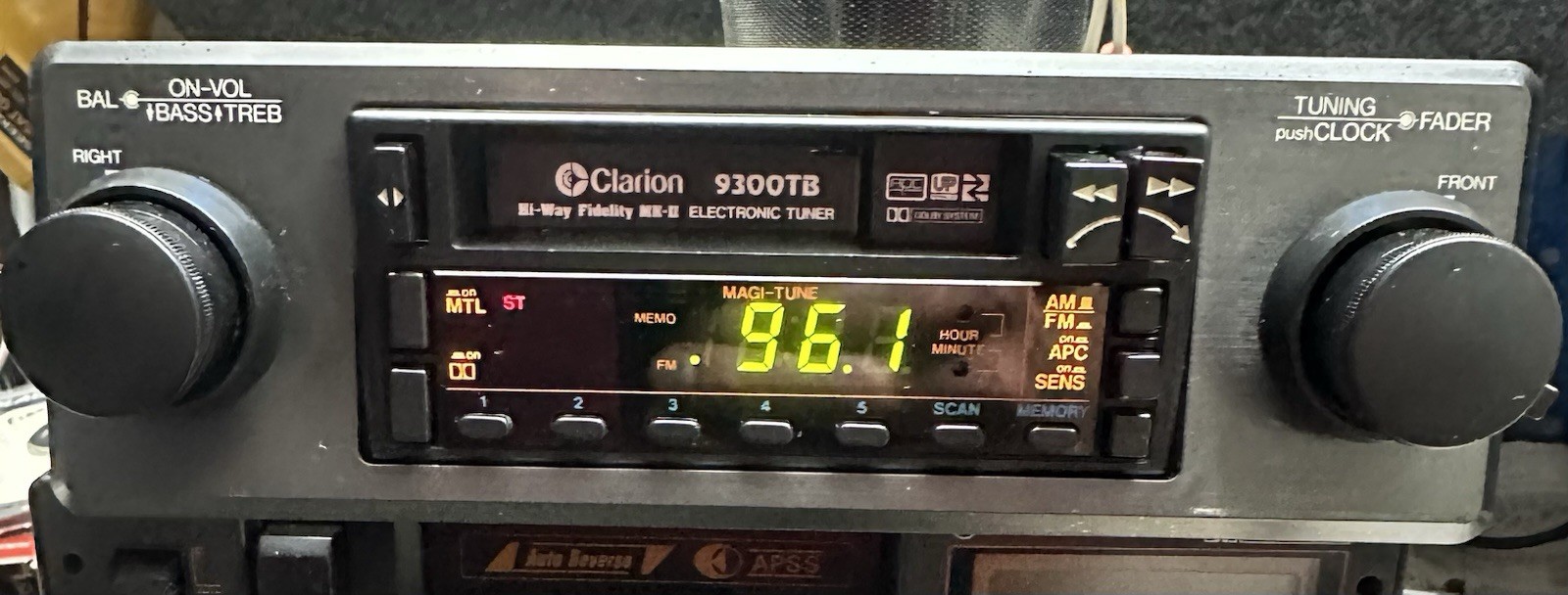 Clarion 9300TB Stereo And 400II Amp