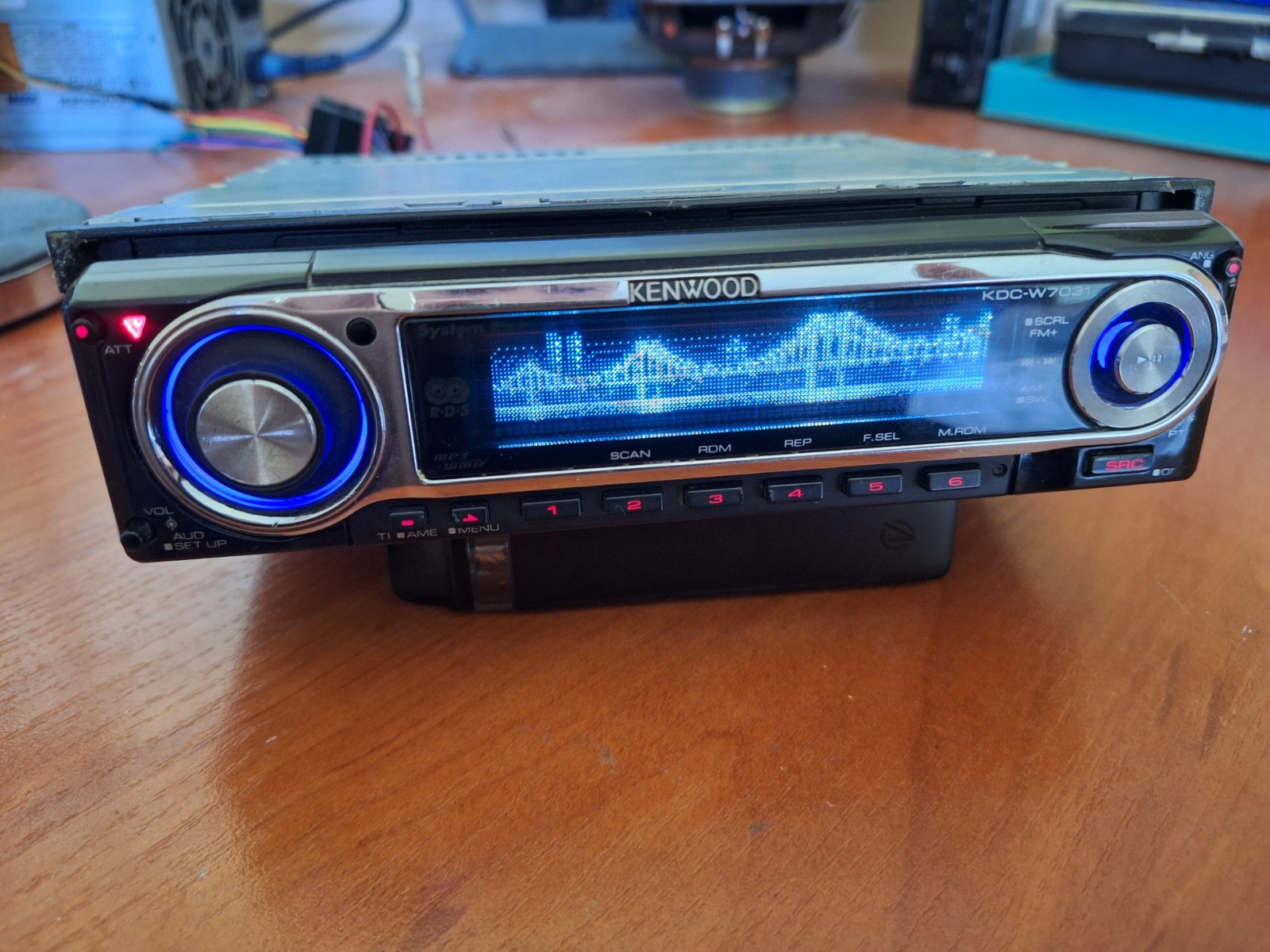 Kenwood KDC-W7031 – High-End CD Receiver with Graphic Display | Tested