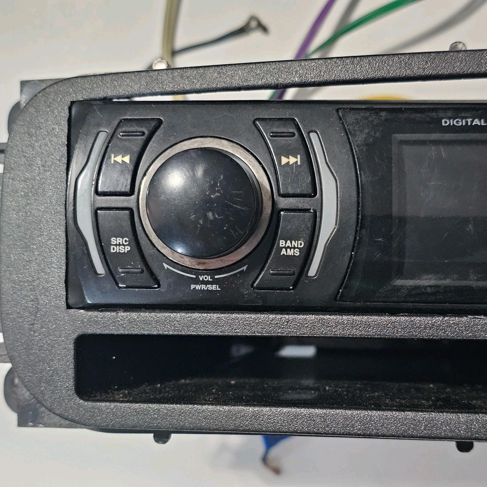 Boss 612UA MP3/Flash Card/Digital Media Receiver (No CD)/USB In Dash Receiver