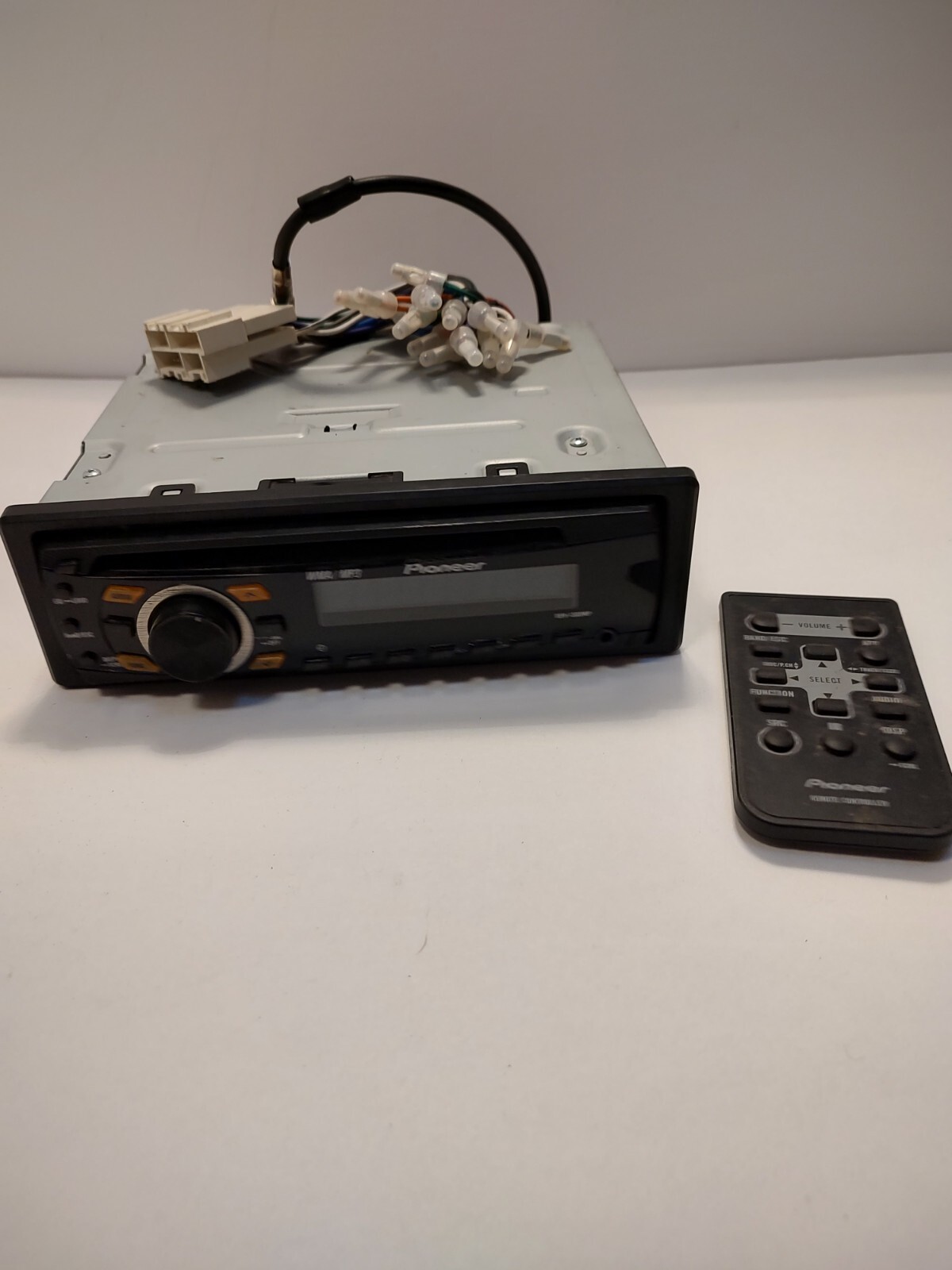 Pioneer Car Radio DEH-1300MP w/ Remote
