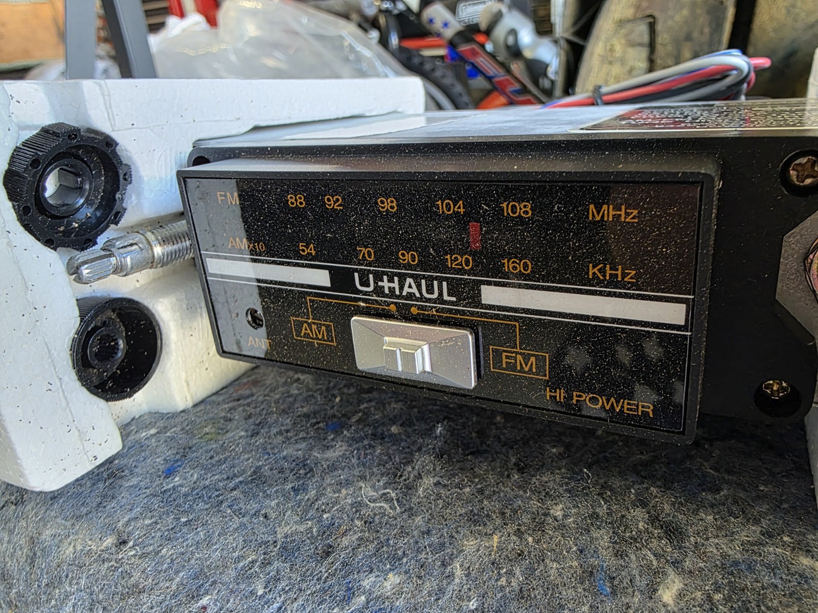 U-Haul UH-1555 Solid State AM/FM Auto Radio Manual Tuning 12V Negative Ground