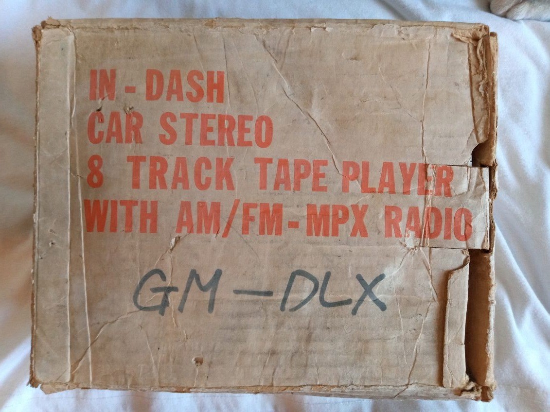 SPS AUDIOVOX NO.80-GM-DLXA In-Dash 8 Track Tape Player AM/FM Radio Stereo 1 DIN