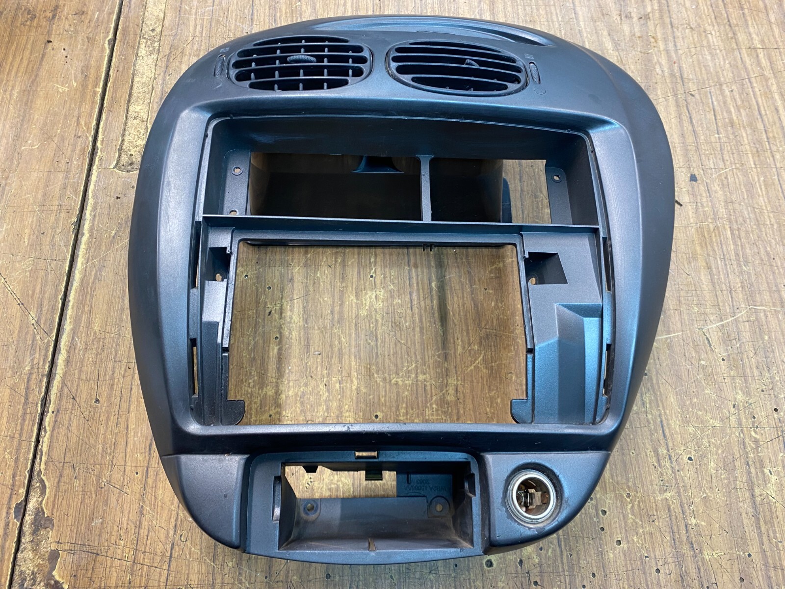 Ford Falcon AU S2,S3 Dash A/C Stereo Control Surround