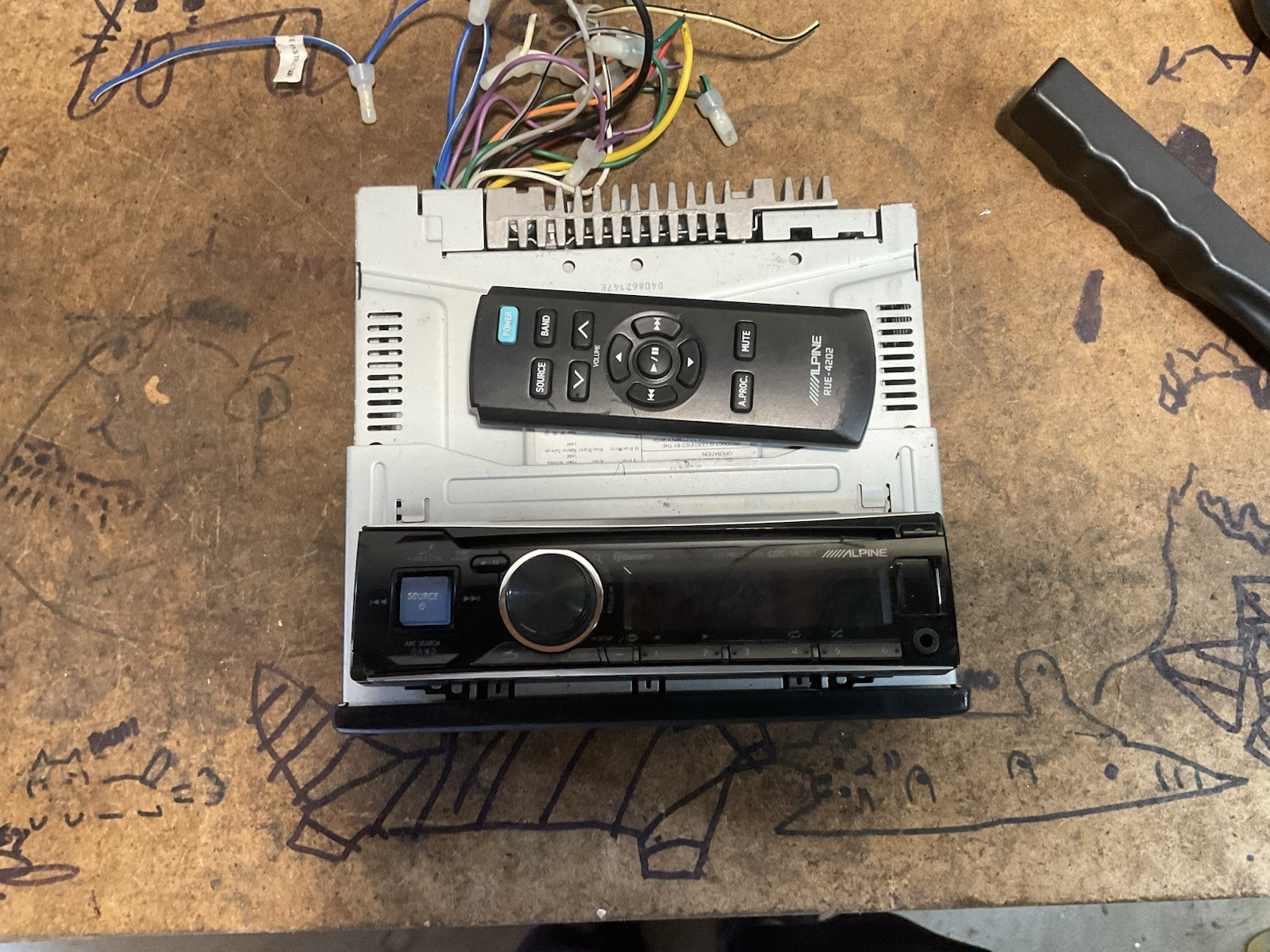 Alpine CD Receiver CDE-143BT & remote