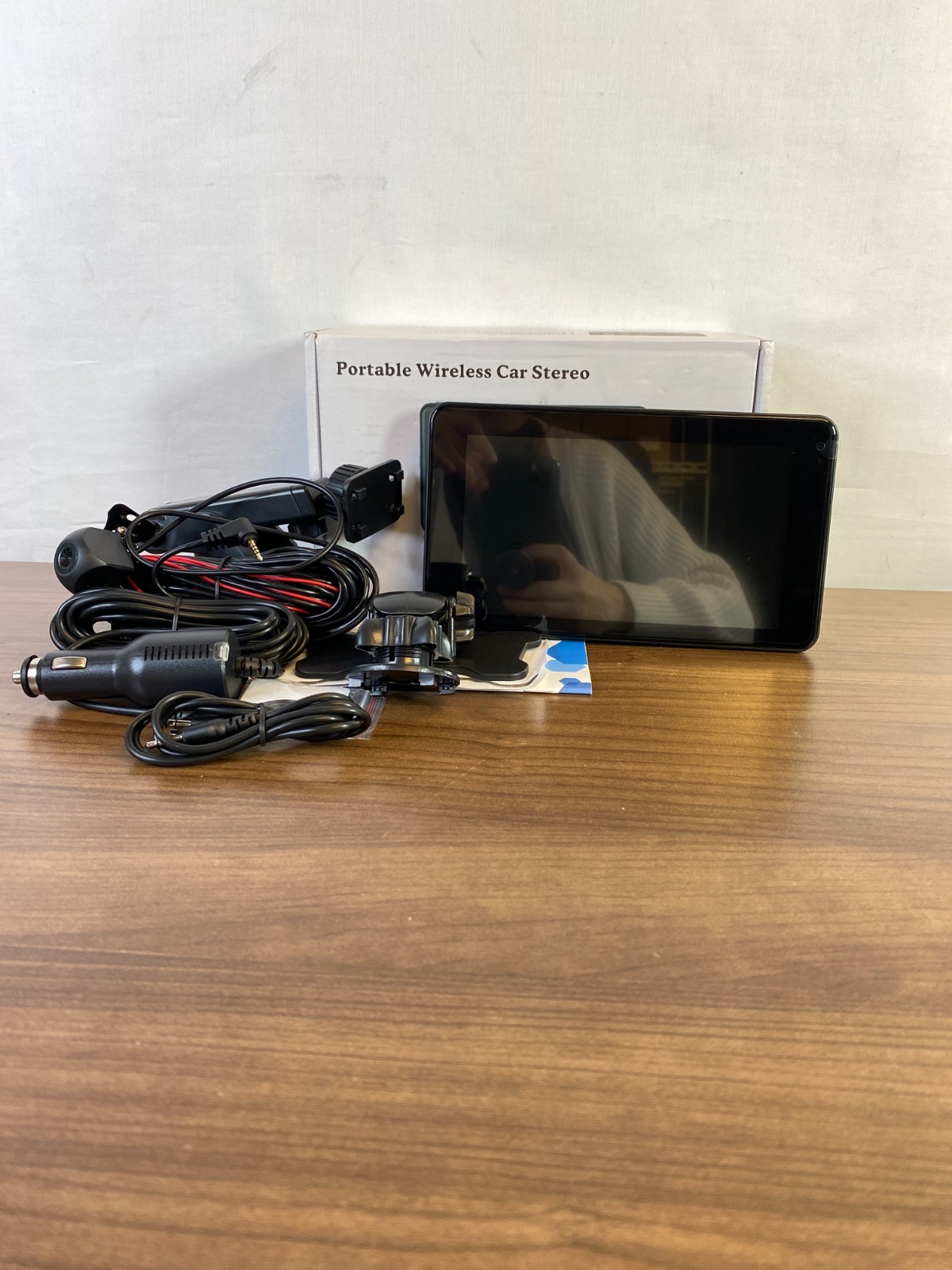 Black 7 Inches Touchscreen Portable Wireless Carplay Car Stereo