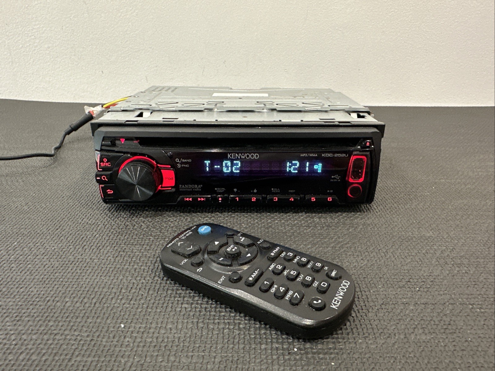 Kenwood KDC-252U Car CD Head Unit USB Aux FM/AM MP3