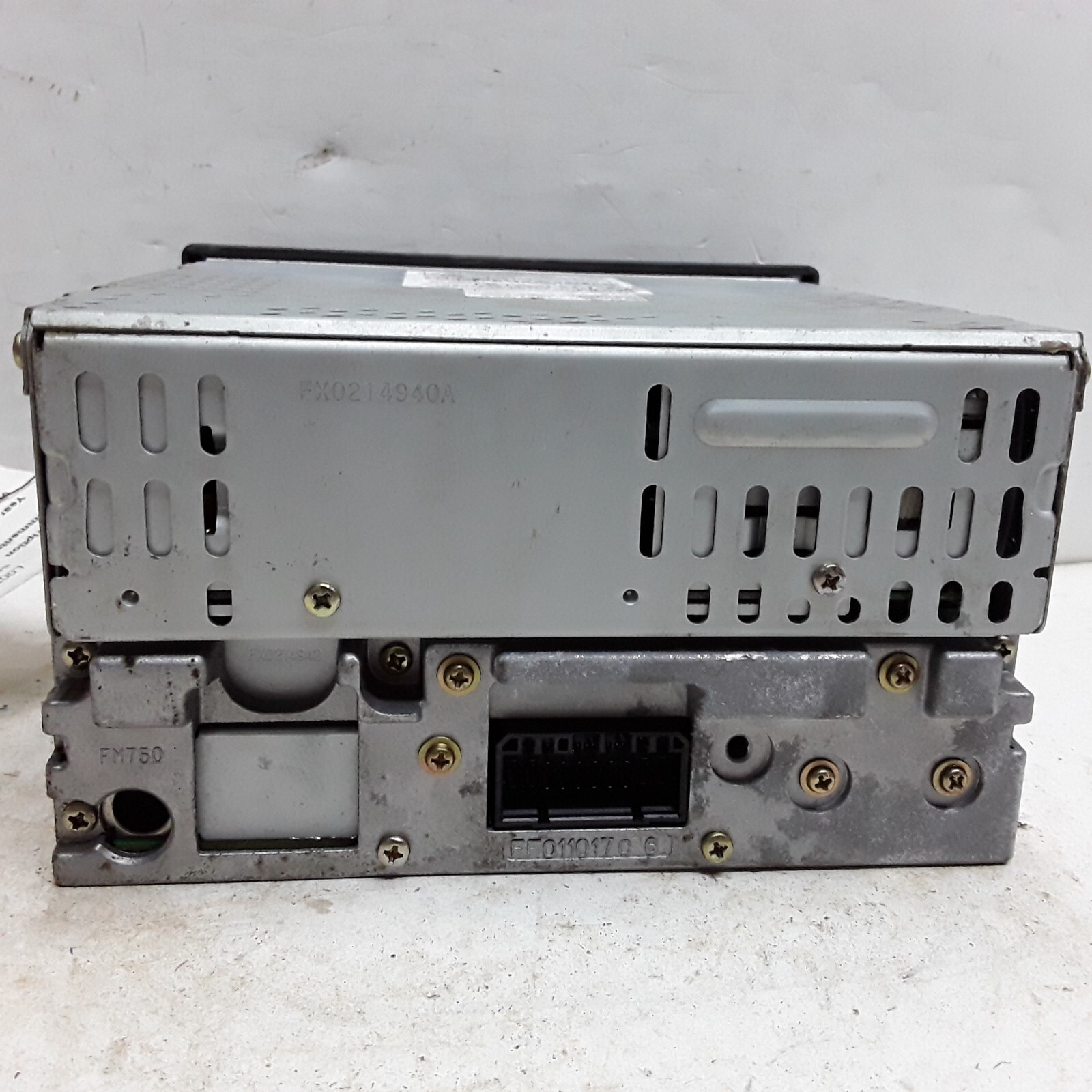 02 03 04 Honda CRV AM FM 6 disc CD Set Radio receiver 1TN1 39100-SCA-A201