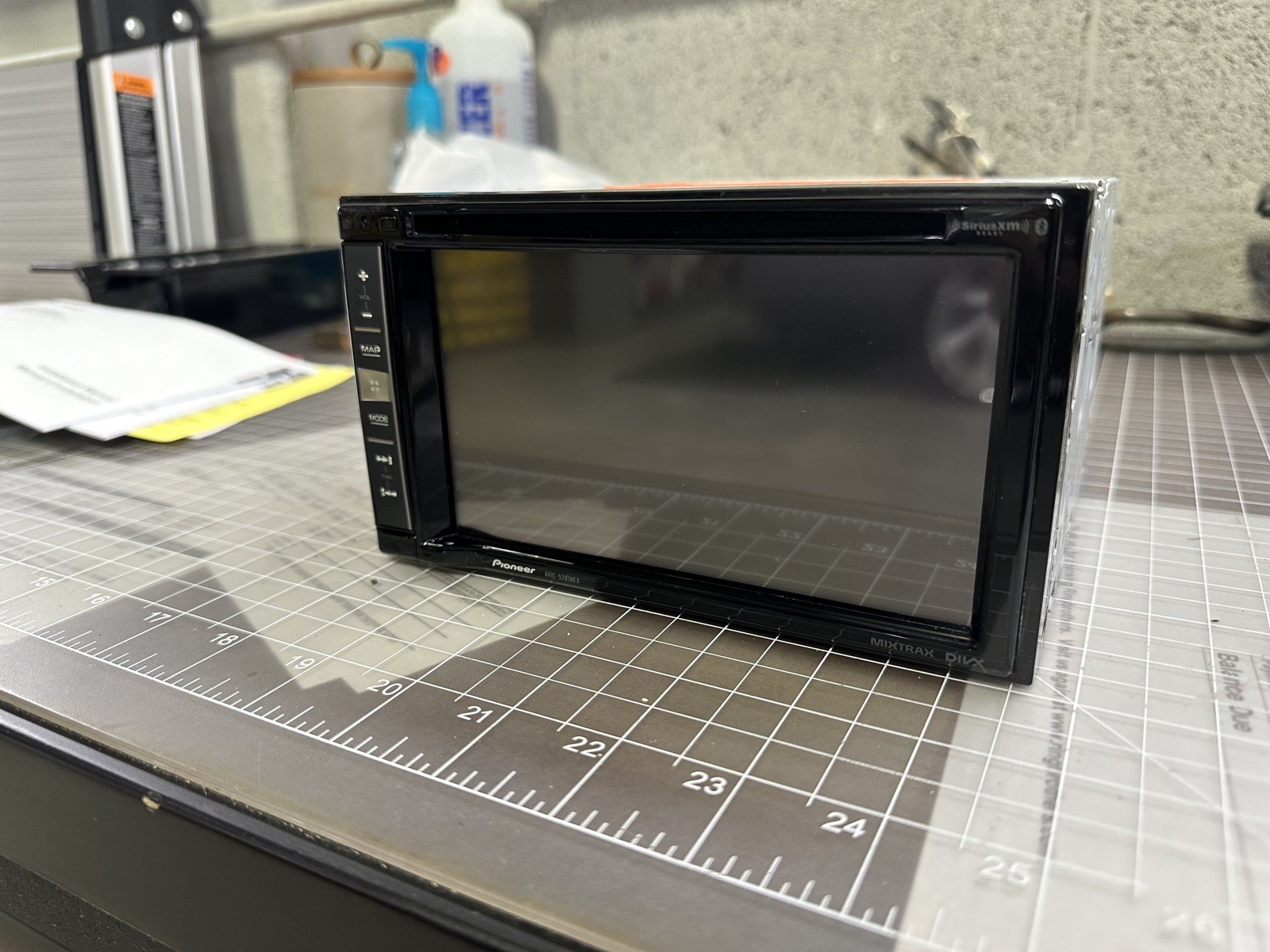 Pioneer AVIC-5200NEX 2 DIN Touchscreen CD Radio ,GPS Bluetooth ,USB for repair