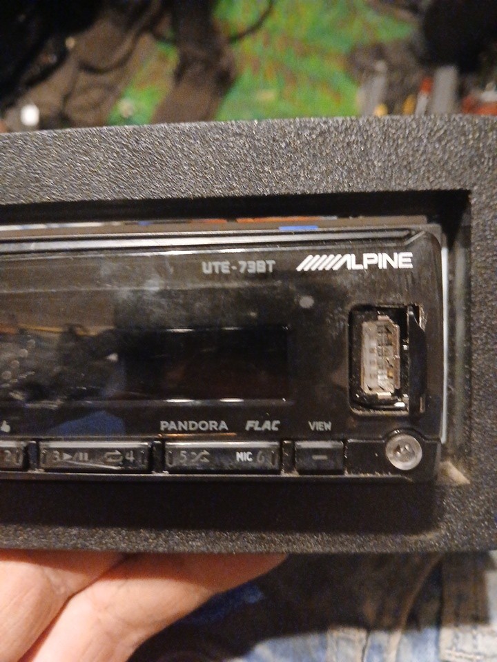 USED Alpine UTE-73BT Digital Media Receiver