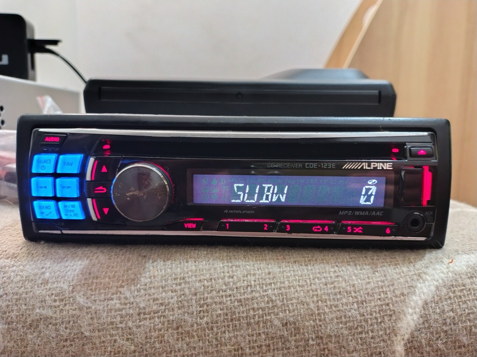 Alpine CDE-123E Car Stereo Mobile Media Receiver Fully Working Good Shape