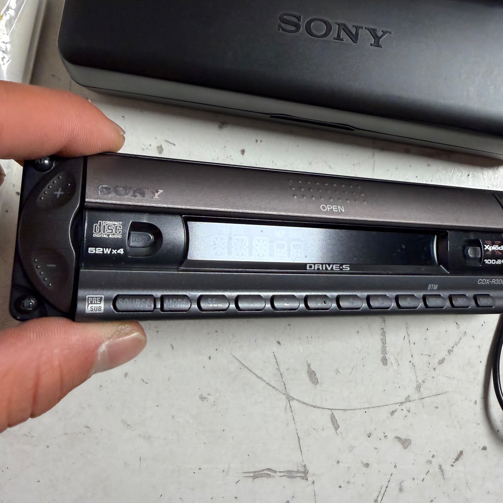 Sony Xplod CDX-R3000 Black Gray FM/AM Compact Disc Player Car Stereo Head Unit