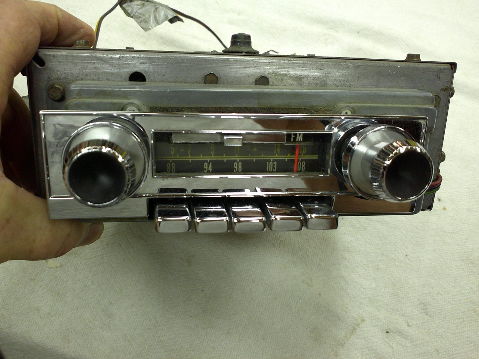 1964 NEW YORKER AM FM RADIO OEM USED CHRYSLER