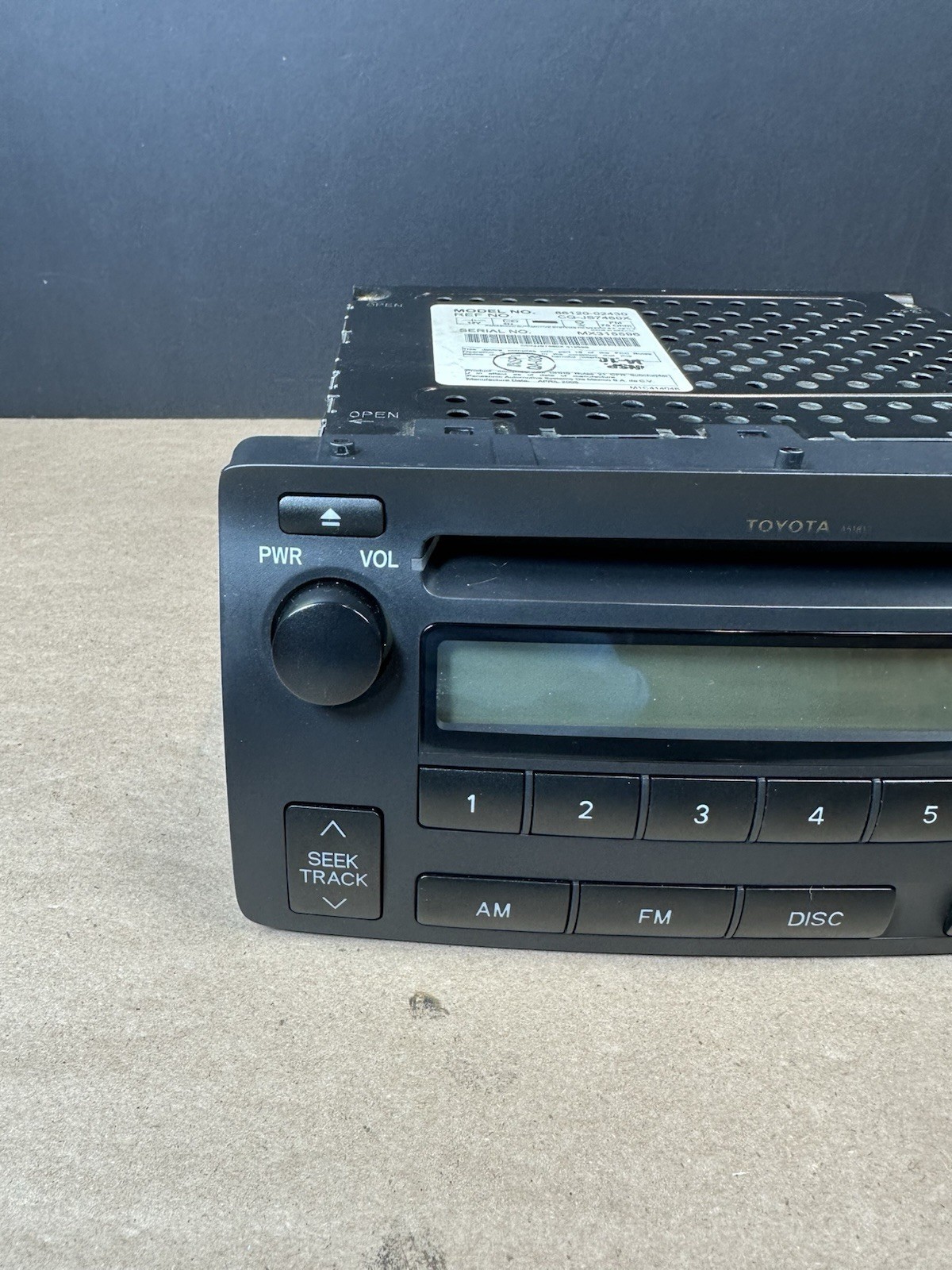 Toyota AM FM Radio CD Player 86120-02430 Ships Fast!