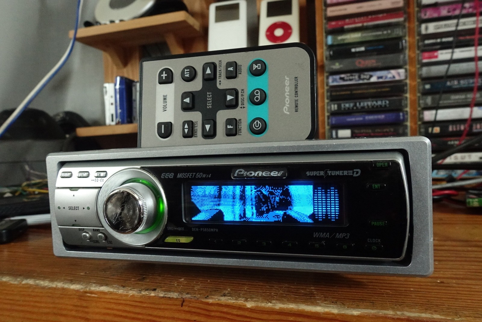 Pioneer DEH-P5850MPH. CD Player In Dash Receiver.Aux-Bluetooth. US Fm Tuner.