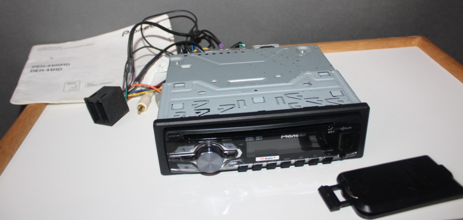 Pioneer In Dash Car Radio DEH 44 OO HD High Definition With Remote And Manual