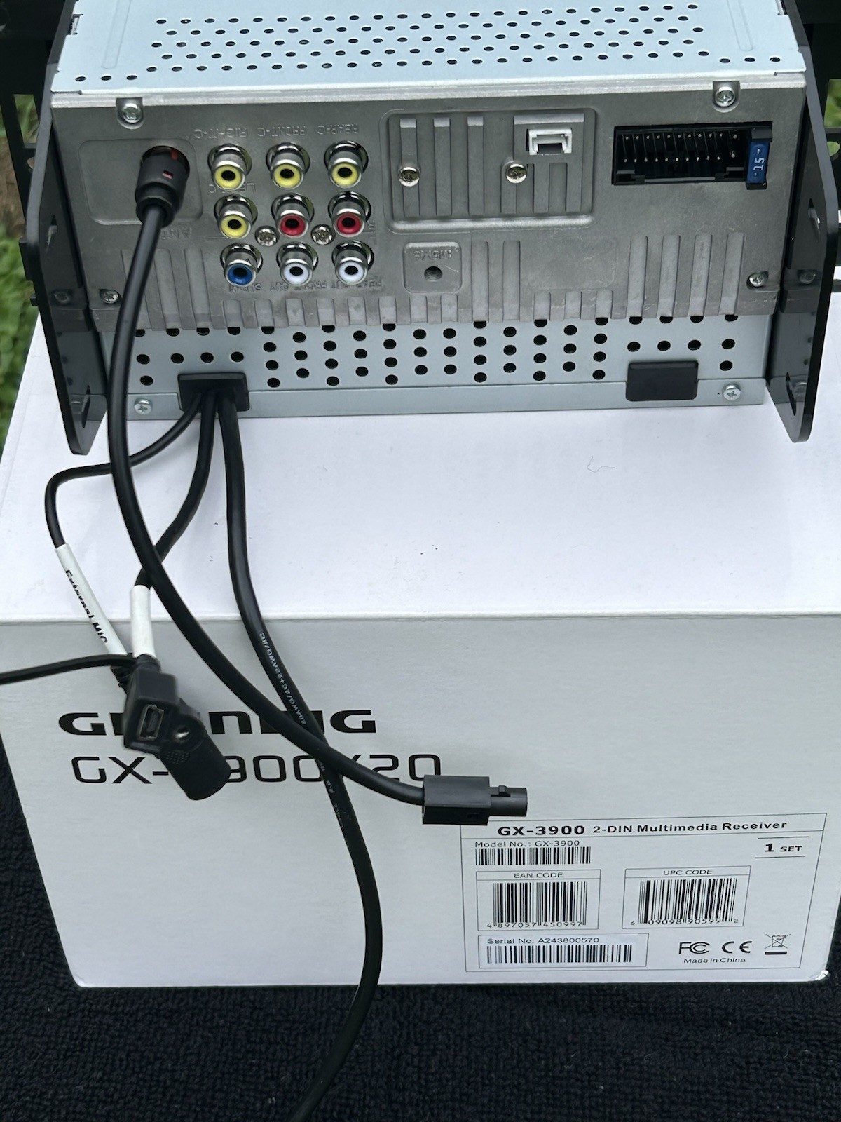 Grundig GX-3900 3 mons old has features such as GPS, Bluetooth, Apple car play