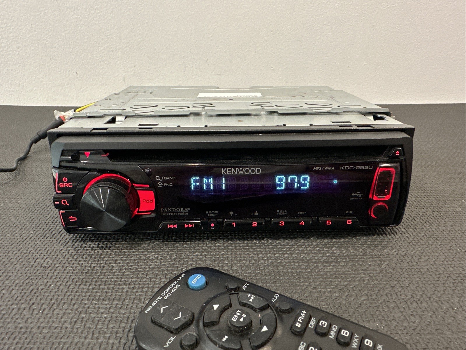 Kenwood KDC-252U Car CD Head Unit USB Aux FM/AM MP3